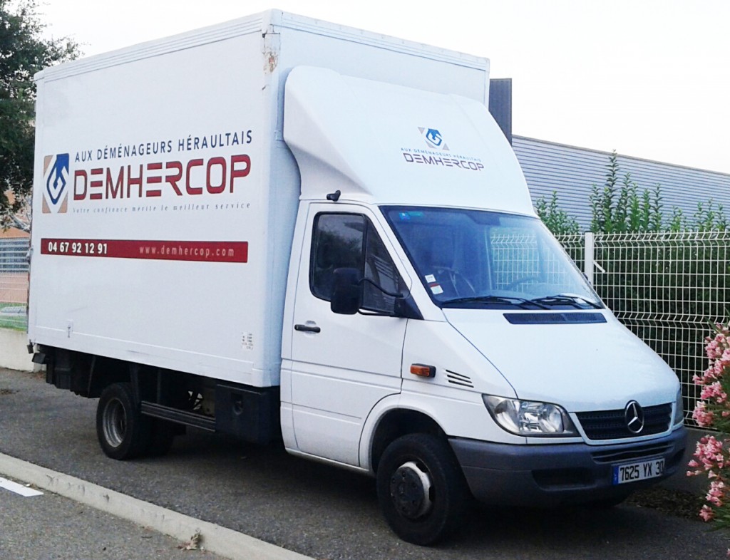 Camion de déménagement Demhercop avec hayon